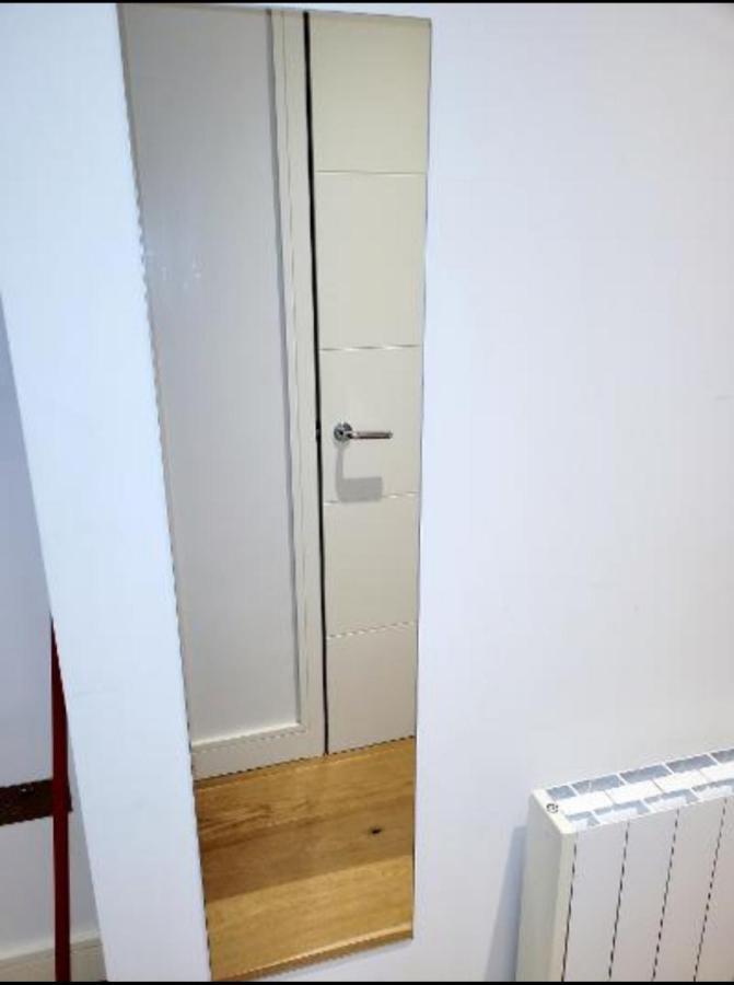 2 Bedroom Apt With 2 Comfortable King Size Beds, Free Private Parking, Easy Access To London West Byfleet Exterior photo
